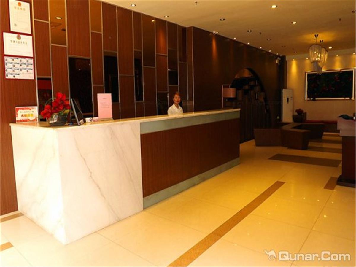 V8 Hotel Xicun Subway Branch Гуанджоу Екстериор снимка