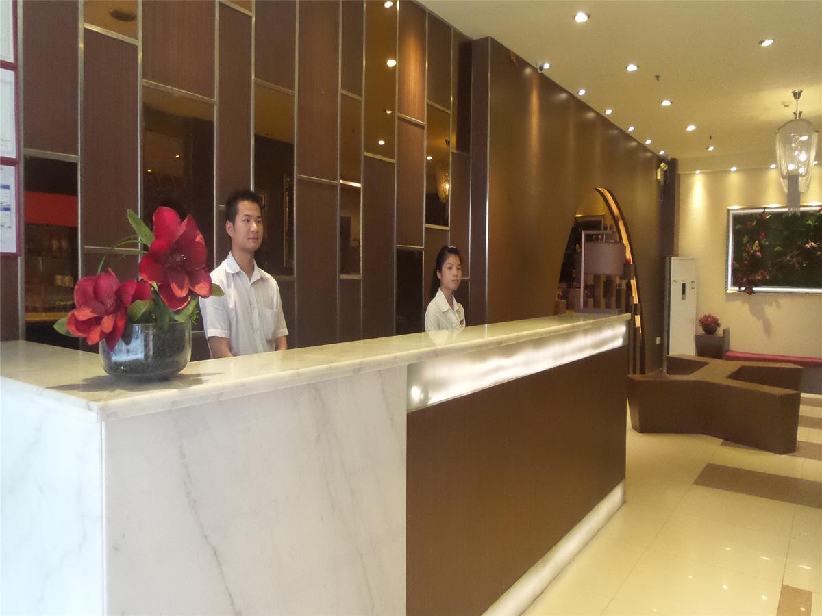 V8 Hotel Xicun Subway Branch Гуанджоу Екстериор снимка