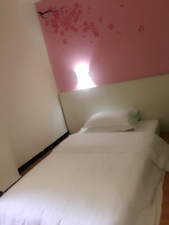 V8 Hotel Xicun Subway Branch Гуанджоу Екстериор снимка